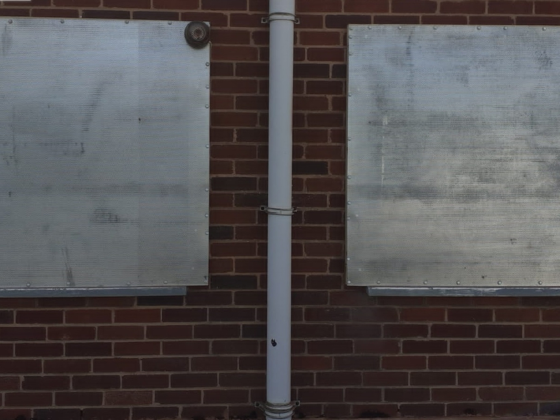 Installation of Steel Screens for Health and Beauty Retailer